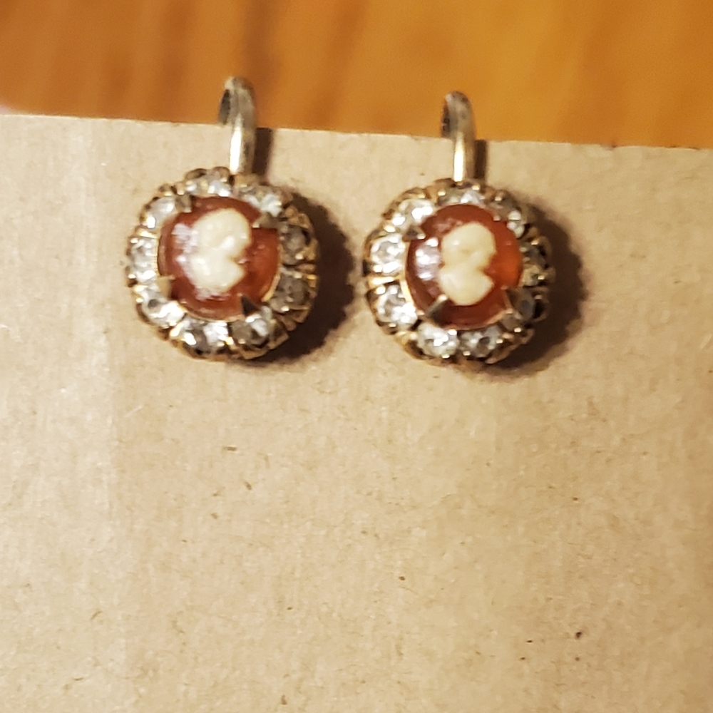 Vintage Cameo Rhinestone Screw Back Clip Earrings - Picture 7 of 10